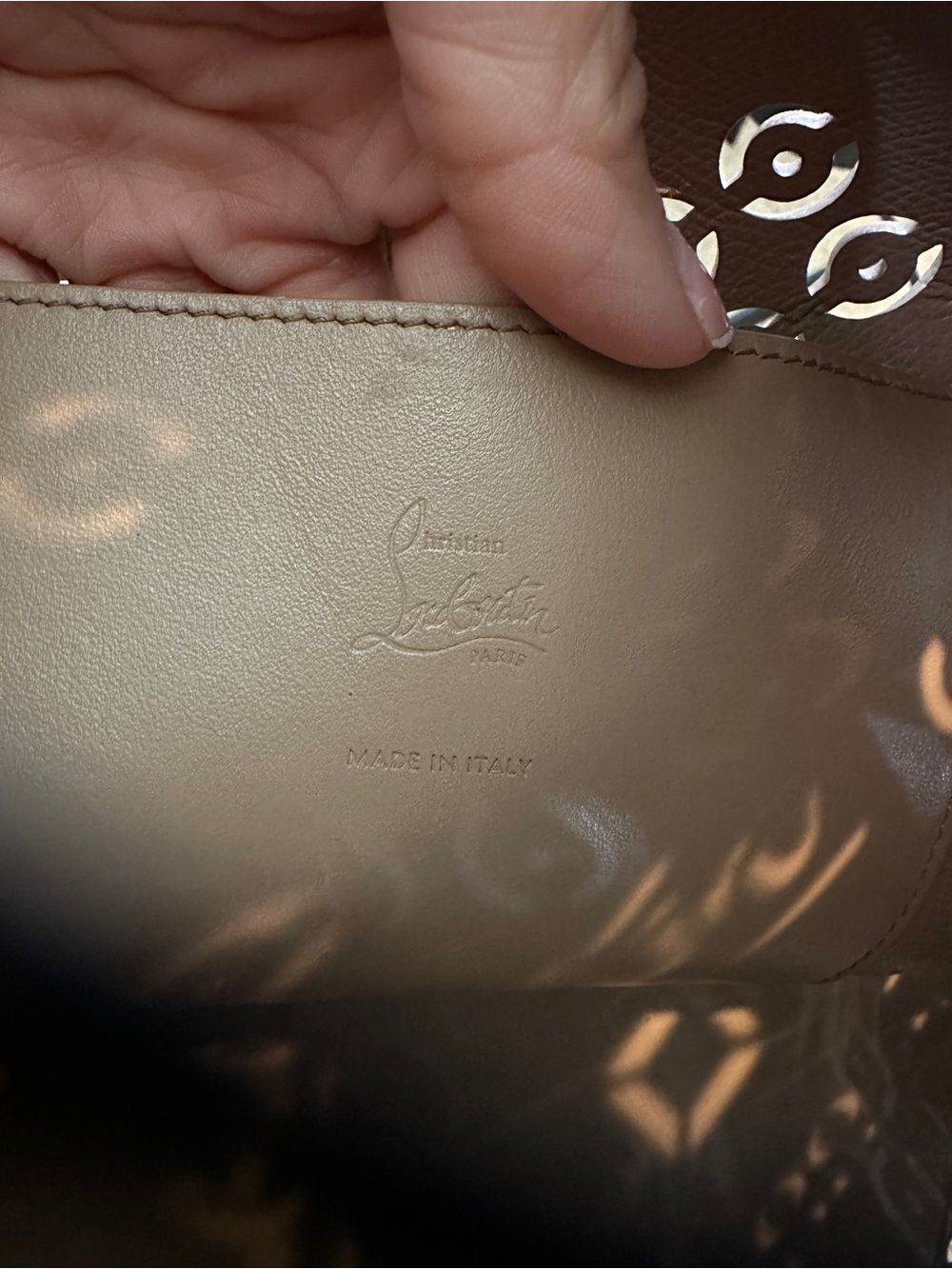 Christian Louboutin Cabarock Loubinthesky Large Leather Tote Leche Taupe Spiked - Picture 10 of 10